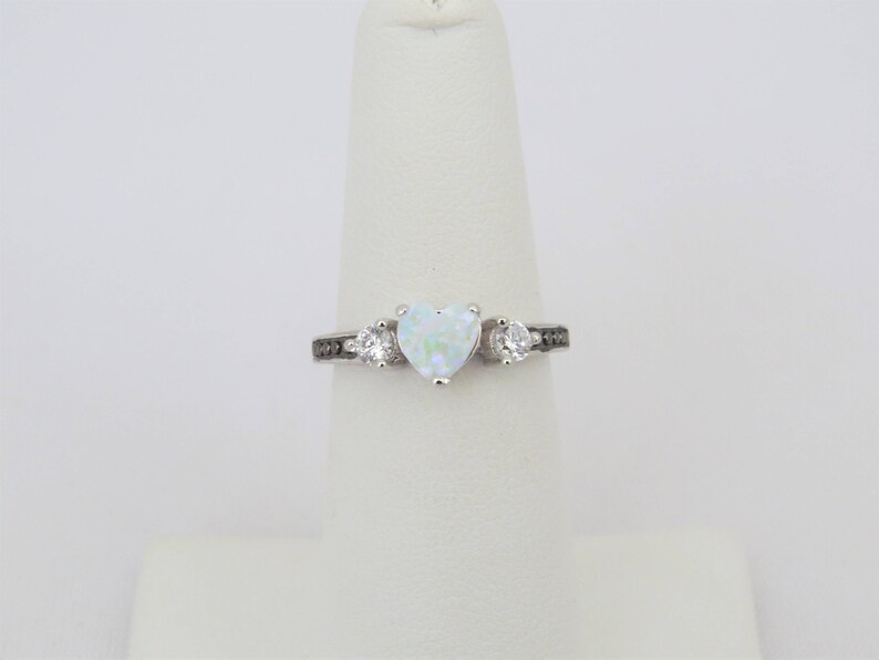 Vintage Sterling Silver Heart White Opal /& White Topaz Ring Size 6