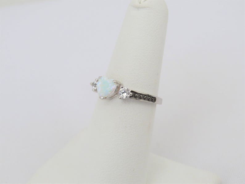 Vintage Sterling Silver Heart White Opal /& White Topaz Ring Size 6