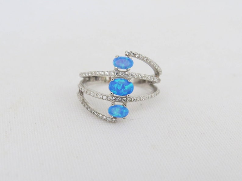 Vintage Sterling Silver Blue Opal /& White Topaz Pave Ring Size 7