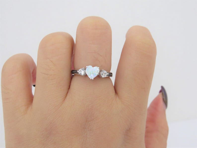 Vintage Sterling Silver Heart White Opal /& White Topaz Ring Size 6