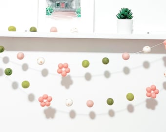 Spring flower felt ball garland , blush felt flower garland , daisy garland , Spring garland, Spring Decorations , Boho floral garland