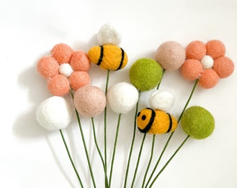 blush daisy bouquet, Felt ball bouquet, Bumble bee decoration, Spring decoration,Peach and white decor, felt daisy decor,Felt pom pom boquet