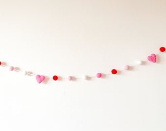 Blush and White Garland , Felt Heart Garland , Valentines Day Felt Ball Garland , Pink and Red Garland , Valentines day decor , Felt Hearts