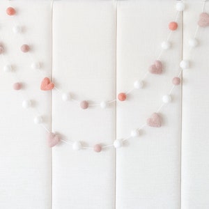 Peach heart Garland , Felt Heart Garland , Blush and white Garland , Blush and Peach Garland , Valentines day decor , heart decor