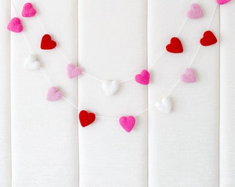 Heart Garland , Heart Garland , Pink Heart garland, Valentines Day Felt Ball Garland , Red and Pink Garland , Valentines day decor