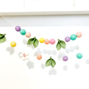 Spring felt ball garland , Spring decor , spring decorations , Spring flowers, blush decor , Pastel Decor , easter decor, easter garland imagem 7