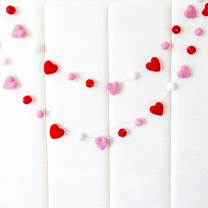 Blush and White Garland , Felt Heart Garland , Valentines Day Felt Ball Garland , Pink and Red Garland , Valentines day decor , Felt Hearts