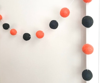 Halloween felt ball garland , orange and black garland , Halloween garland  halloween decor , halloween decorations , halloween , peach and