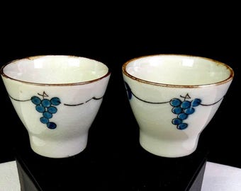 Bicchieri da vino di riso e sakè in porcellana giapponese con foglie e uva in stile vintage, 2 pezzi, 1 5/8"