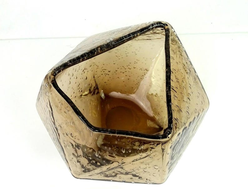 Anthropologie Kina Seedy Konstglas Geometrisk Fasetterad Rökbrun 13,5 cm Vas bild 5