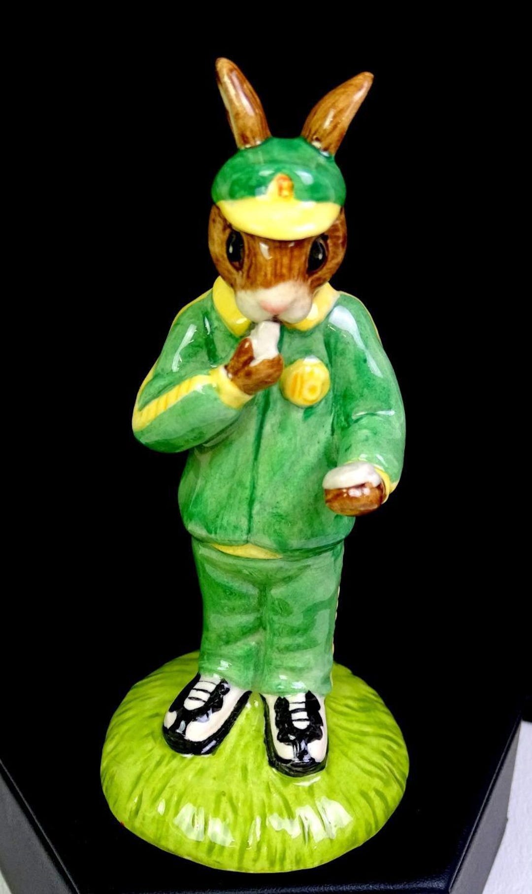 Royal Doulton DB253 Bunnykins of the Year 2002 Stop Watch Bunnykins 4 ...