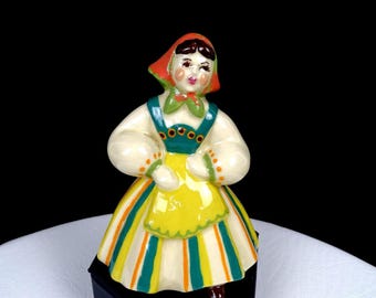 Figura vintage de niña holandesa con falda a rayas de California Pottery, década de 1950, 11,5 cm