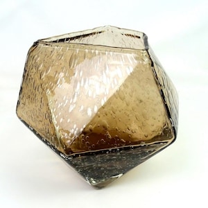 Anthropologie Kina Seedy Konstglas Geometrisk Fasetterad Rökbrun 13,5 cm Vas bild 1