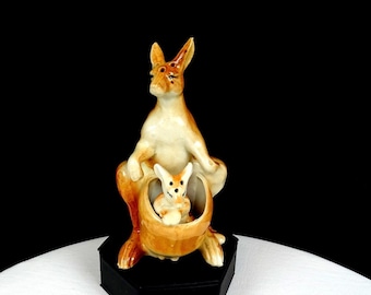 Japanische Porzellan-Salz- und Pfefferstreuer mit Känguru-Mutter und -Baby (5 1/2 Zoll), 1960-69