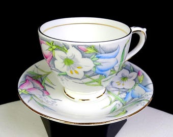 Bell China England Porzellan 4508 Multicolor Floral 2 5/8 "Tasse & Untertasse 1936-66