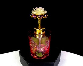 I. Rice Frasco atomizador de perfume de 9,8 cm (3 7/8") con émbolo de flor de cristal rosa y diamantes de imitación, 1940