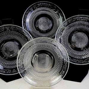 KIG Malaysia Glass Fleur De Lis Trellis trasparente, 4 pezzi, piattini da 5 1/2" solo 1969-