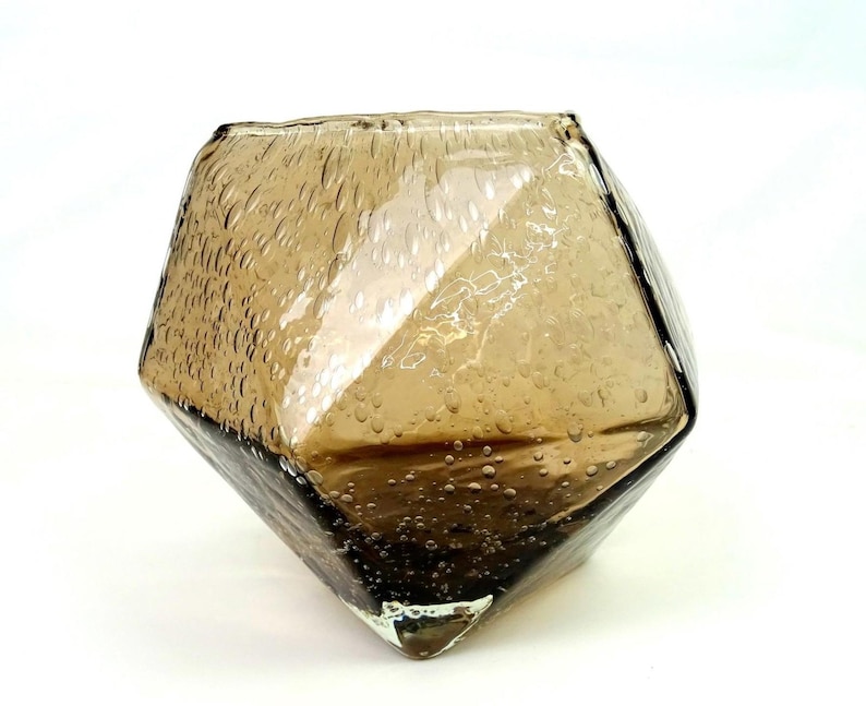 Anthropologie Kina Seedy Konstglas Geometrisk Fasetterad Rökbrun 13,5 cm Vas bild 9