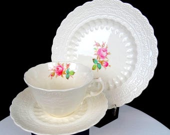 Conjunto de xícara e pires Copeland Spode Jewel Porcelain Moss Rose Antique, 2 1/2" (6,35 cm), 1926-