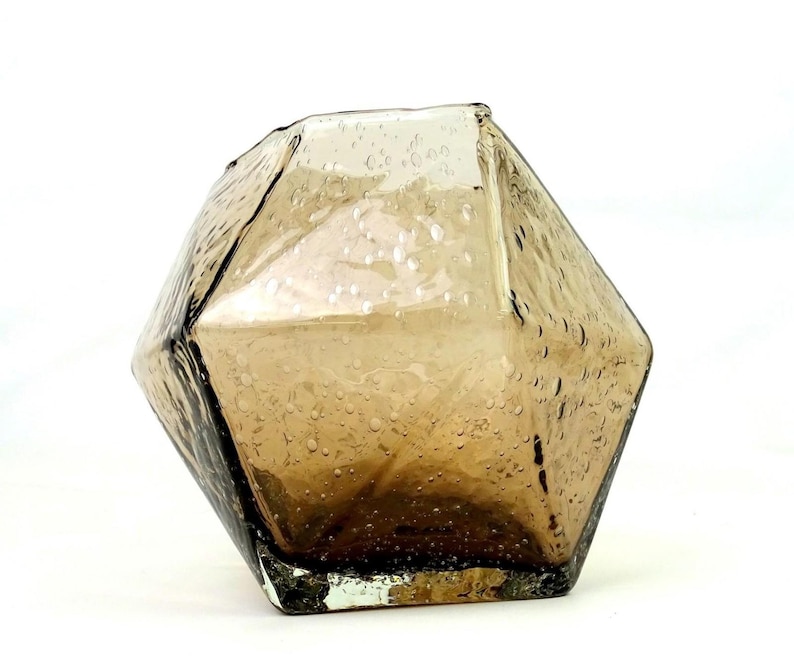 Anthropologie Kina Seedy Konstglas Geometrisk Fasetterad Rökbrun 13,5 cm Vas bild 4