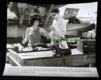 Mel Stewart y Donald Sutherland en Steelyard Blues. Foto de prensa original de 8 x 10 pulgadas, 1972.