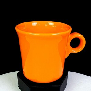 Tazza Fiesta Original Tom & Jerry Tangerine Ring Handle di Homer Laughlin, 3 1/2", 2003