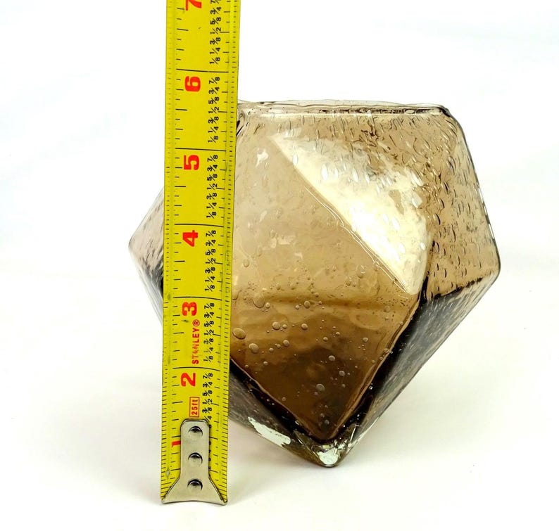 Anthropologie Kina Seedy Konstglas Geometrisk Fasetterad Rökbrun 13,5 cm Vas bild 7