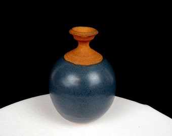 Studio Art Pottery Vintage Wheel Thrown Steinzeug Blaue Glasur 5 1/2" Knospenvase