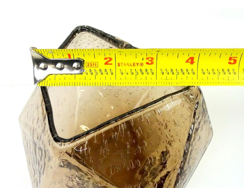 Anthropologie Kina Seedy Konstglas Geometrisk Fasetterad Rökbrun 13,5 cm Vas bild 8