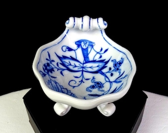 Porcelana Meissen Zwiebelmuster Cebolla Azul Miniatura 3" Salsa con patas 1934-
