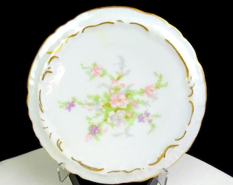 Salvamanteles de porcelana Vilettas Arts, modelo 199, con diseño floral pastel y relieve dorado, de 15,9 cm (6 1/4"), década de 1980.