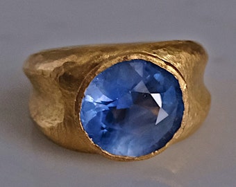 24k Natural Round Blue Sapphire Ring