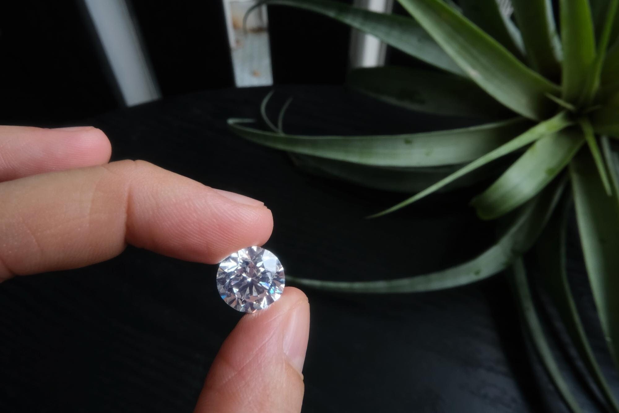 SOLD 5ct Natural Round Diamond Strong Fluorescence