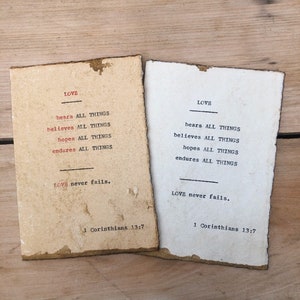 Handgemachte Karte, Liebe nie versagt, Korinther 13, getipptes Zitat, christliches Geschenk, religiöse Karte, Vintage-Papier, Liebesgeschenk, Jahrestagsgeschenk