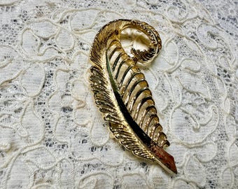 Vintage Gerry Federbrosche – Statement-Anstecknadel in Goldoptik