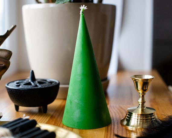 Grüne Kegel-Ritualkerze 15 cm, Hausaltar, Kerzenständer, Hexerei, Magie, Ritual, Hexe, keltisch, nordisch, Wicca, handgefertigt