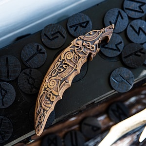 Wolf totem, Wolf, Geri and Freki, Wolves of Odin, viking pagan asatru heathen gods norse gods altar mythology