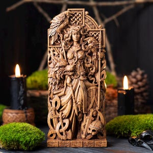 Morrigan, Morrigu, déesse de la guerre et du destin, déesse irlandaise, païenne, wiccan, wicca, autel, druide, sorcières, gaélique, celtique