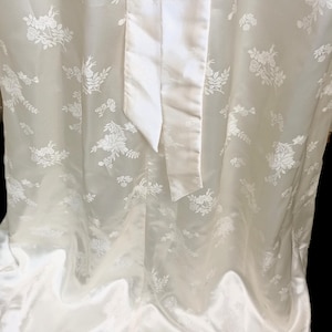 Vintage Satin Brautkleid mit Kragen: Brautkleid im Stil der 1940er Jahre Bild 8