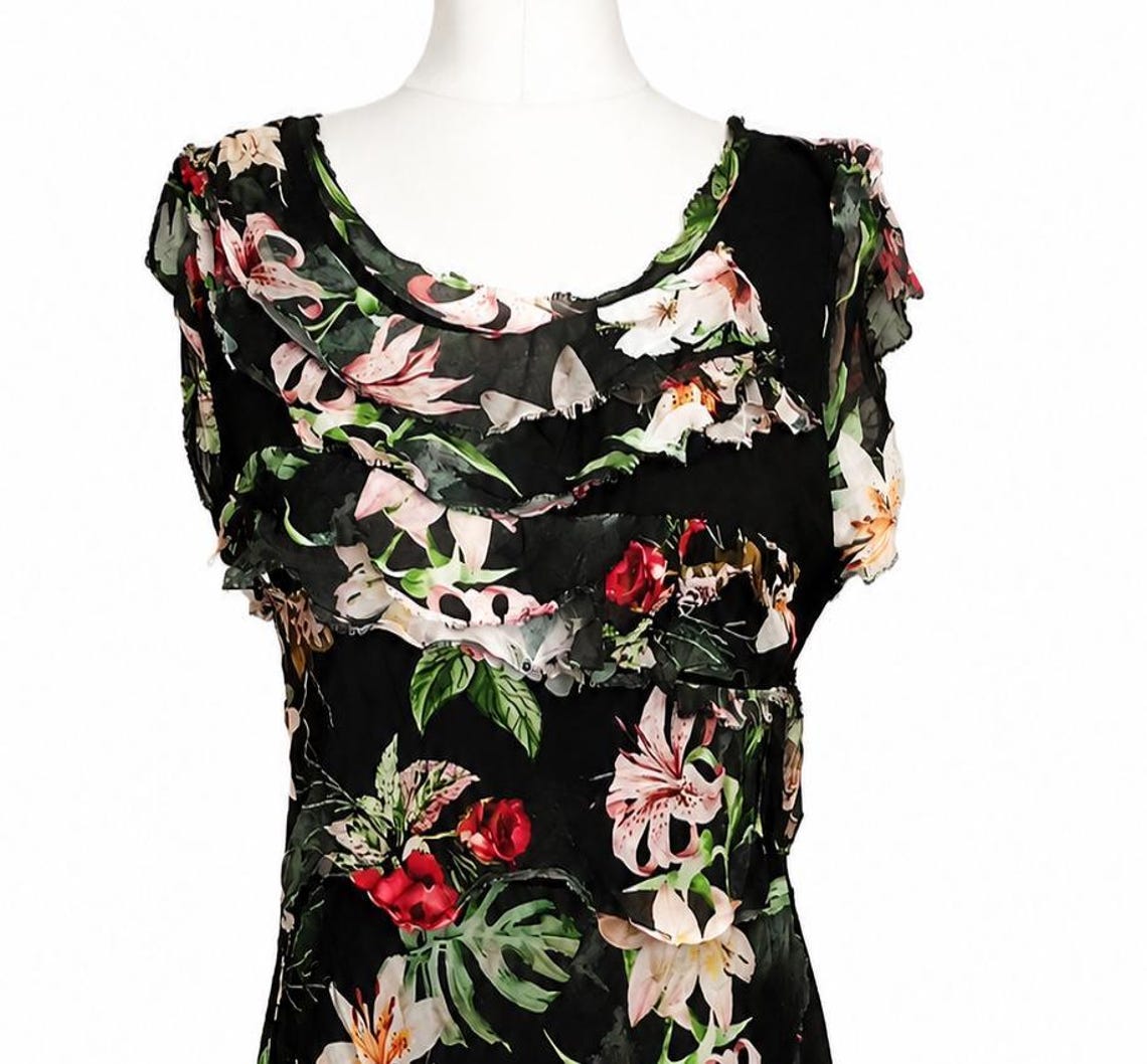 Vintage Black Silk Floral Ruffle Dress: Layered Boho Tiered Fairycore Dress, foto 4 di 5