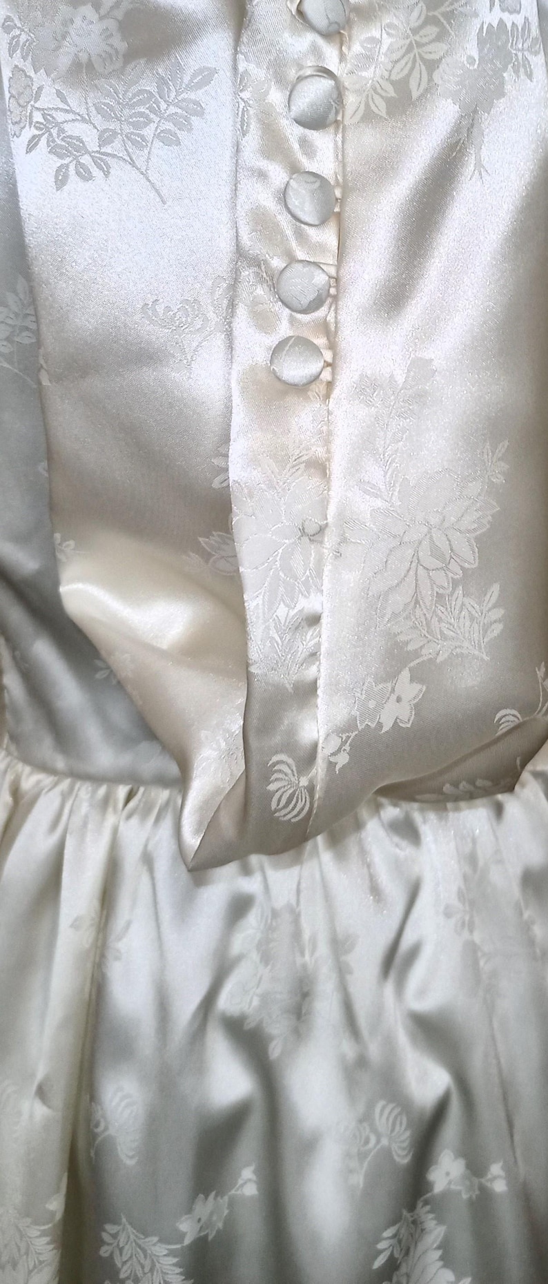 Vintage Satin Brautkleid mit Kragen: Brautkleid im Stil der 1940er Jahre Bild 7