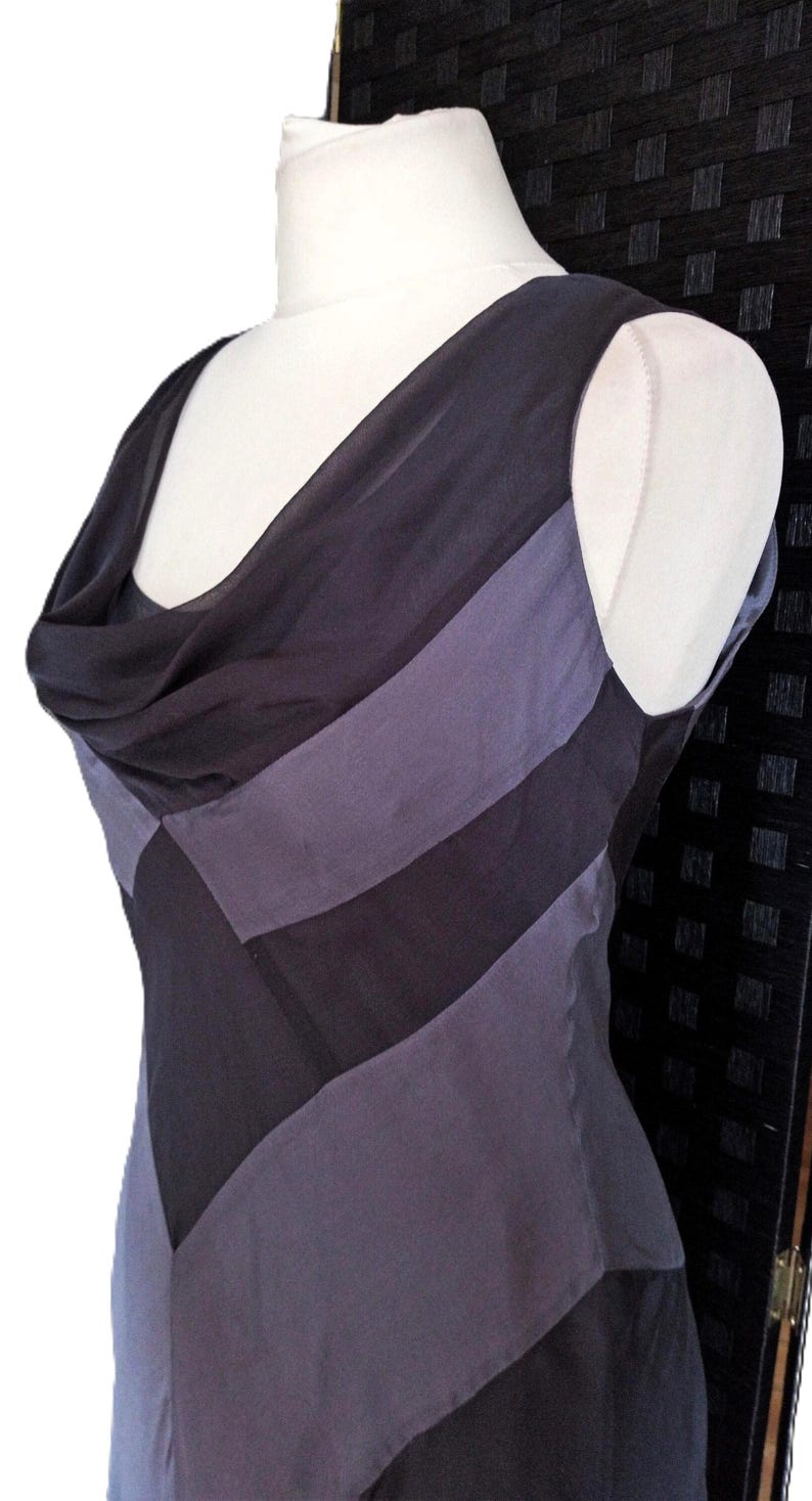 Robe En Soie Véritable Queenie Deesse - Couleur Grise, Doublée, Vintage Made In France, Taille 38