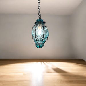 Lampa wisząca ze szkła Murano w stylu vintage: kuta żelazna latarnia włoska