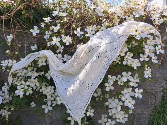 Shawl knit pattern: one skein shawl. Little Seagull Shawl. Easy lace shawl. Digital download. Travel knit pattern. Original knit design.