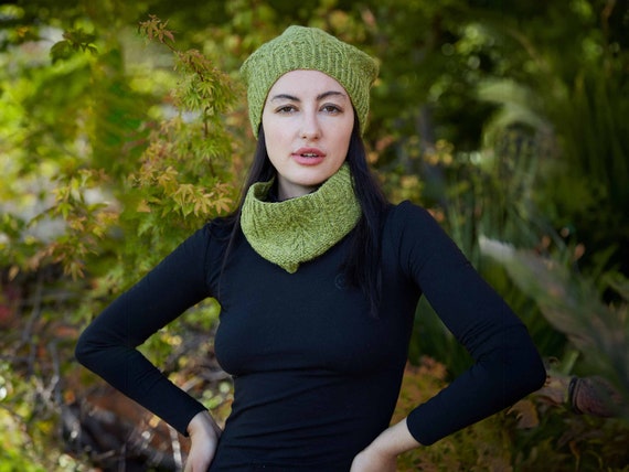 Knitting pattern: Foraois Beanie Hat and Neckwarmer set. Aran knitting pattern. Hat cowl set knit pattern. Cable knitting hat scarf pattern.