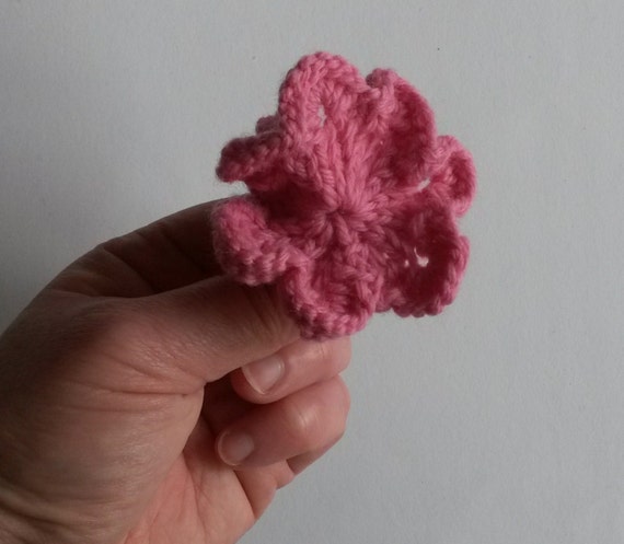Knitted flower brooch corsage badge; in pink wool with pin for easy attachment. Suit hat, bag, jacket, coat -  detachable. 2 1/2" across.