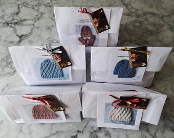 Strickpaket: Beanie mit Schnittmuster und Wolle. Geschenk für schlaue Mama