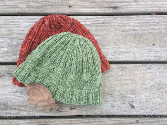 FREE knitting pattern: Beanie hat pattern. Free hat pattern. Unisex hat. Adult and child sizes. Acorn hat. Digital download. Great gift!