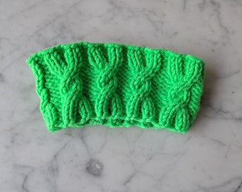 Grobstrick Stirnband: Neongrünes Zopfmuster, hergestellt in Irland. 80er Jahre Stil Accessoire.