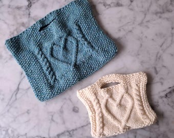 Aran Love Heart Kabeltasche Strickmuster: Zwei Größen (Digitaler Download)